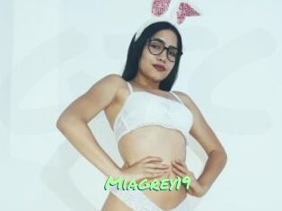 Miagrey19